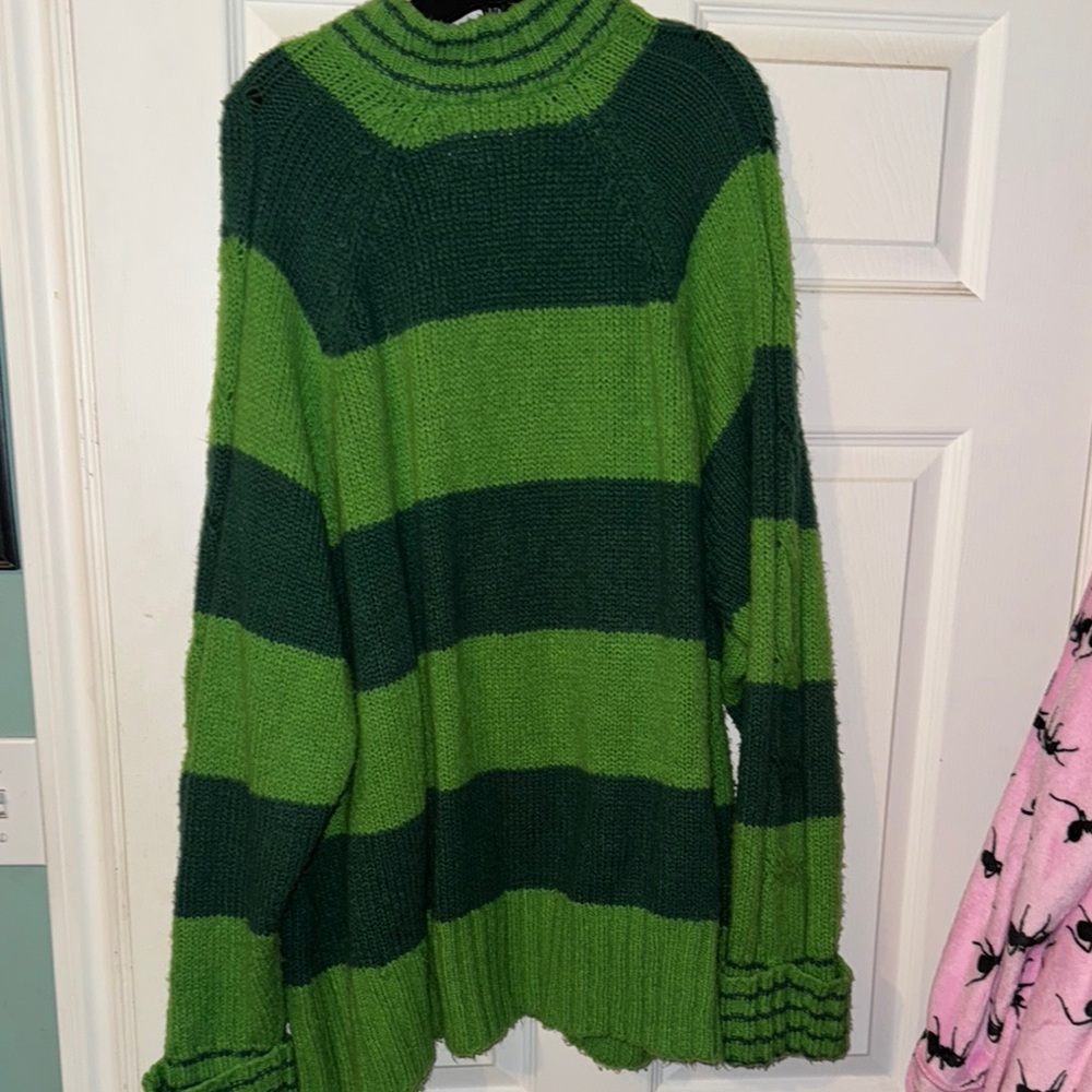 3/$30 MXM Vibrant Green Knit Sweater - Picture 7 of 7